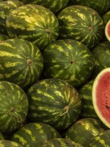 Lei proíbe o consumo de melancia em cidade brasileira; entenda